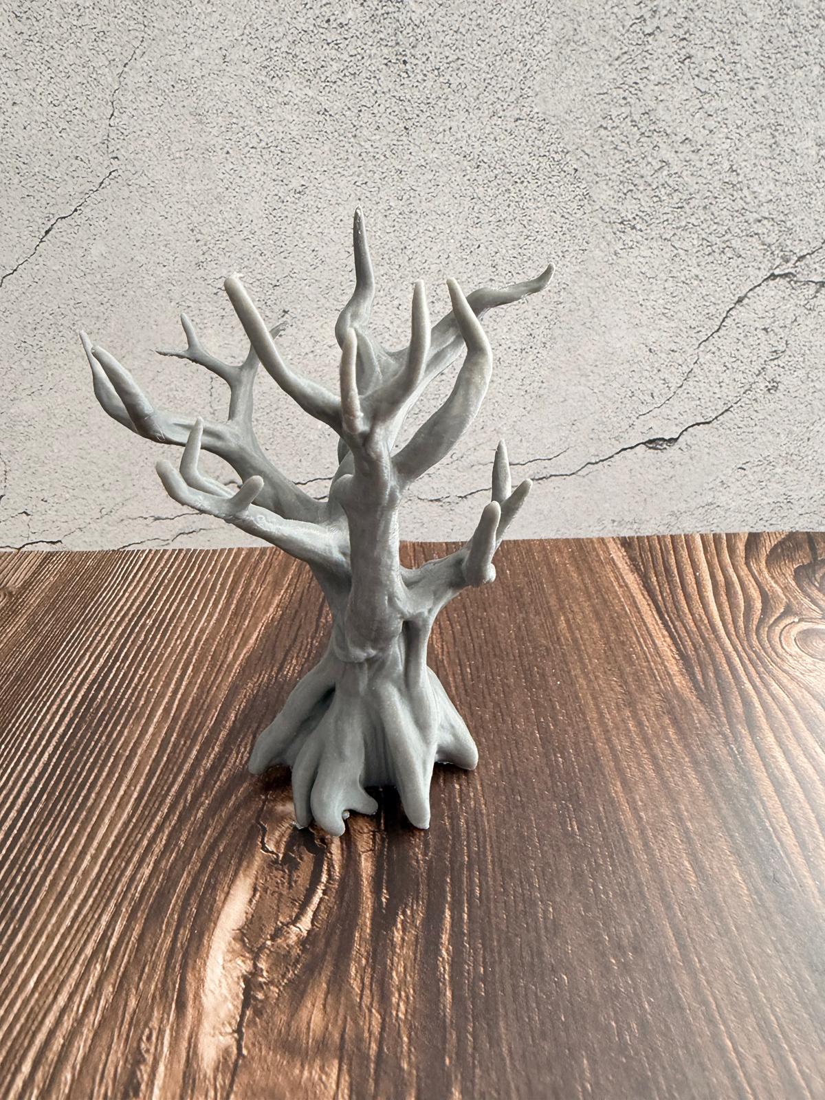 Uralter Knorrbaum Centerpiece