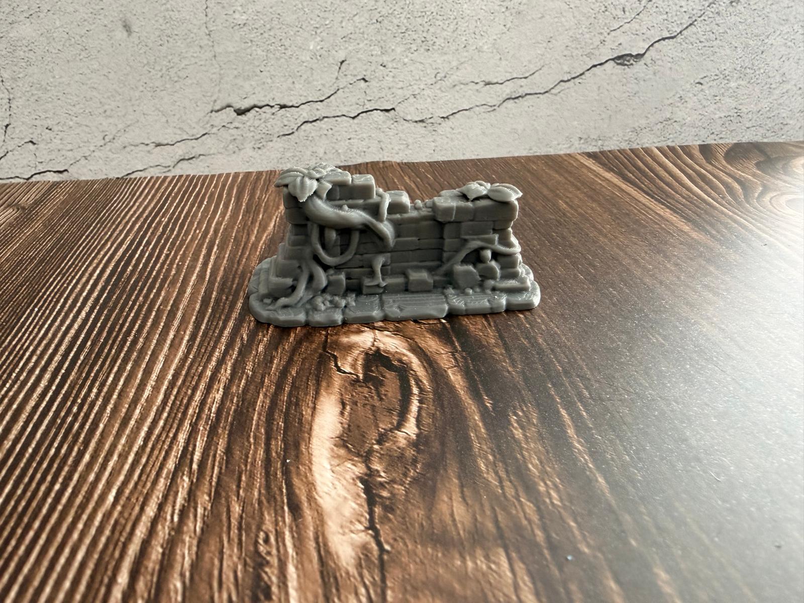 Verwachsene Dschungel-Ruinenmauer