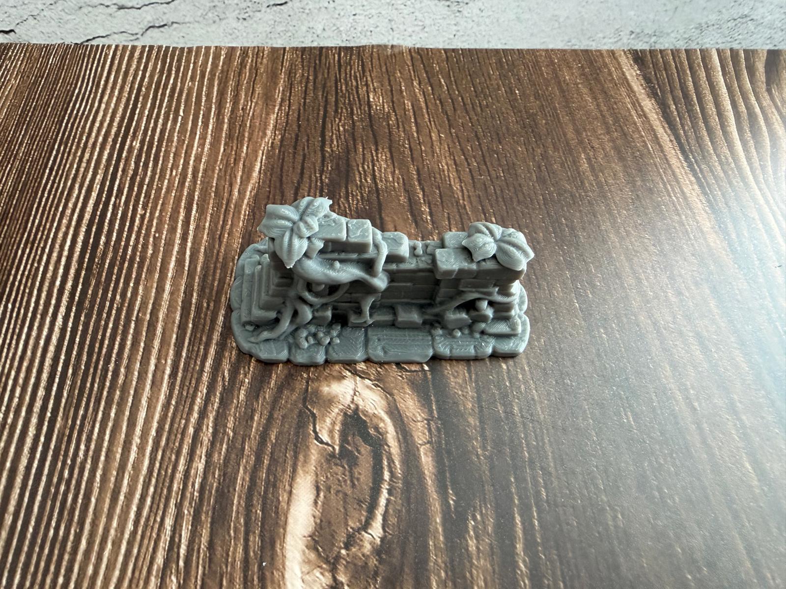 Verwachsene Dschungel-Ruinenmauer