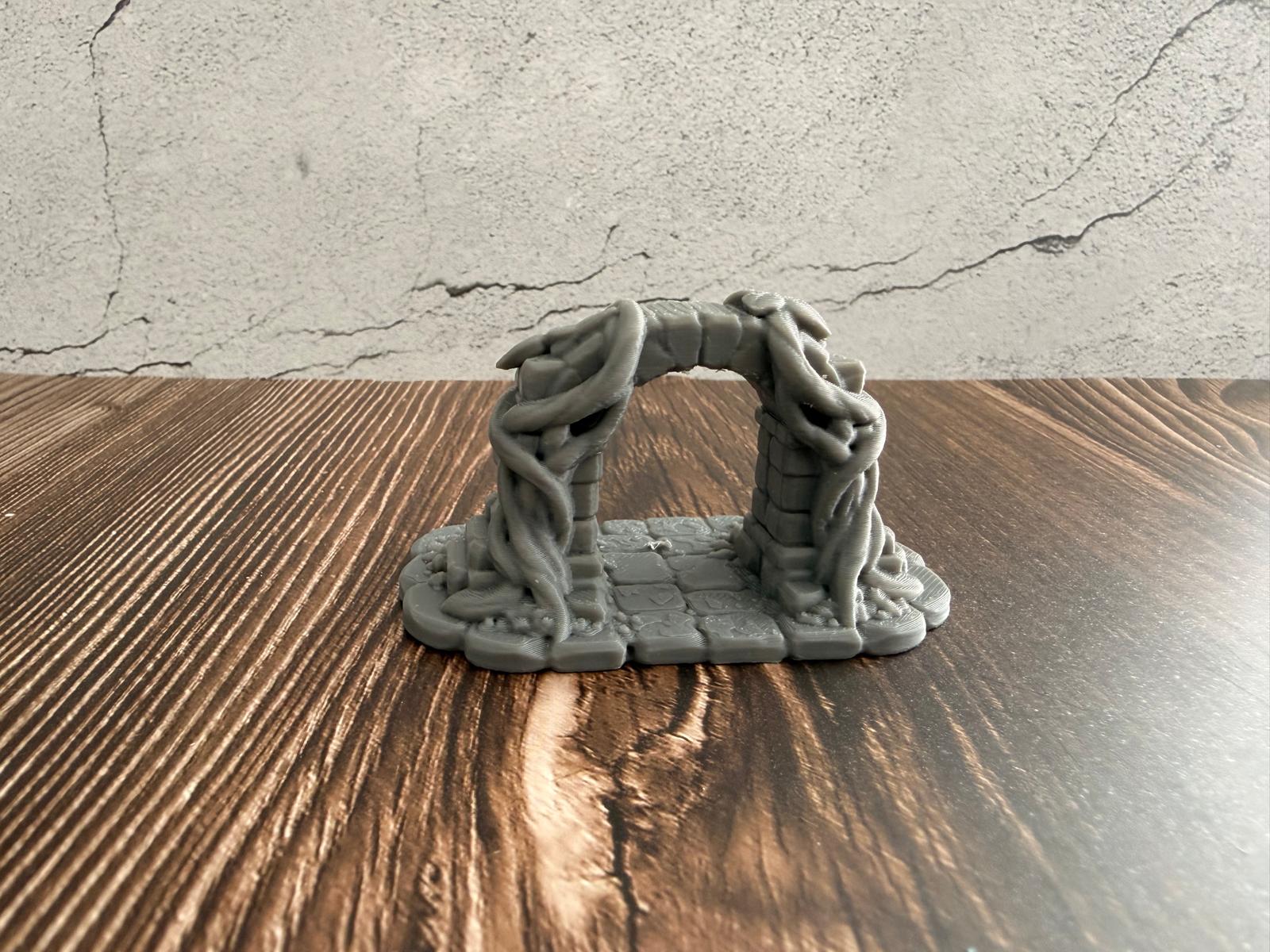 Verwachsener Dschungel-Torbogen