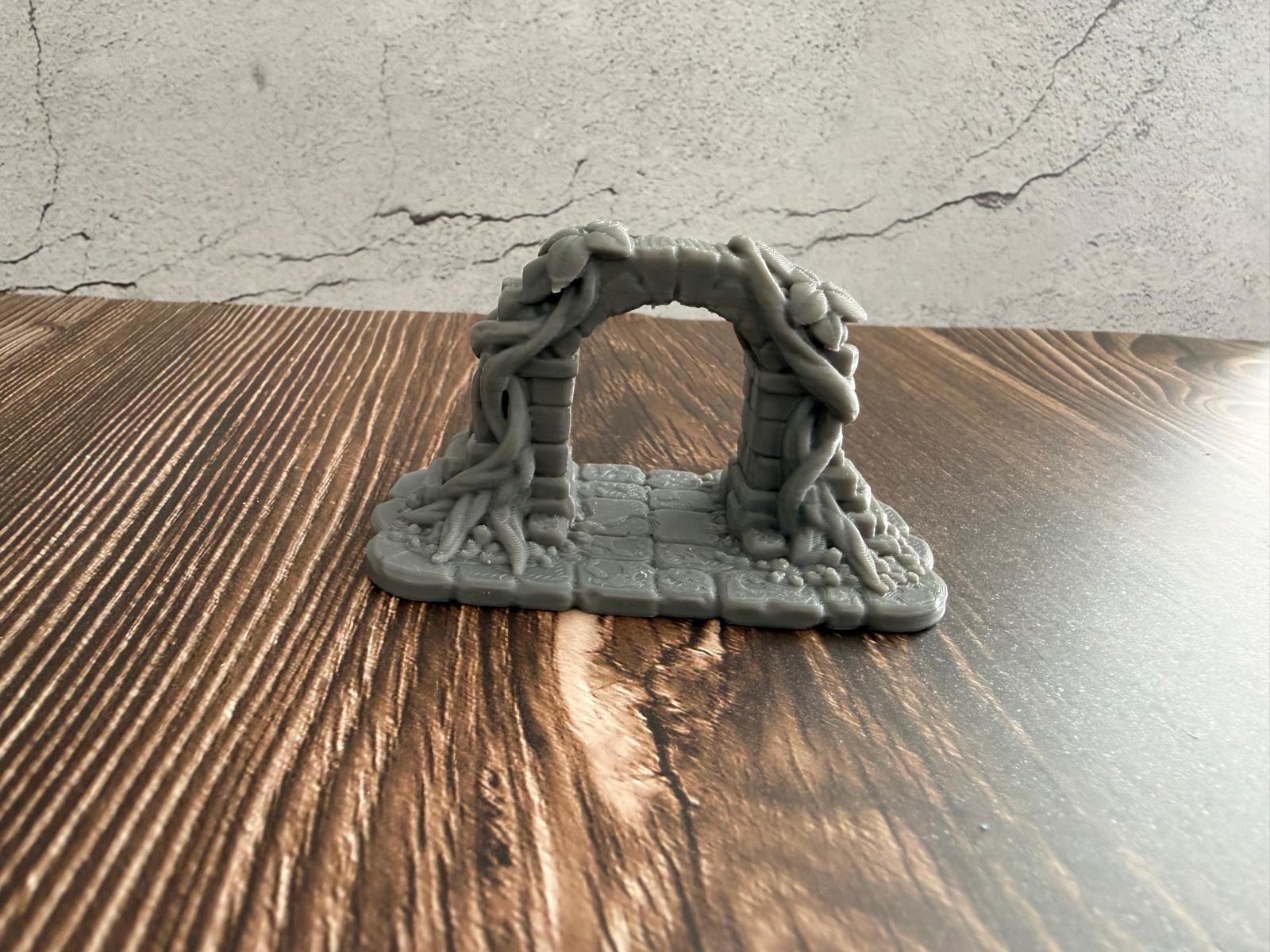 Verwachsener Dschungel-Torbogen