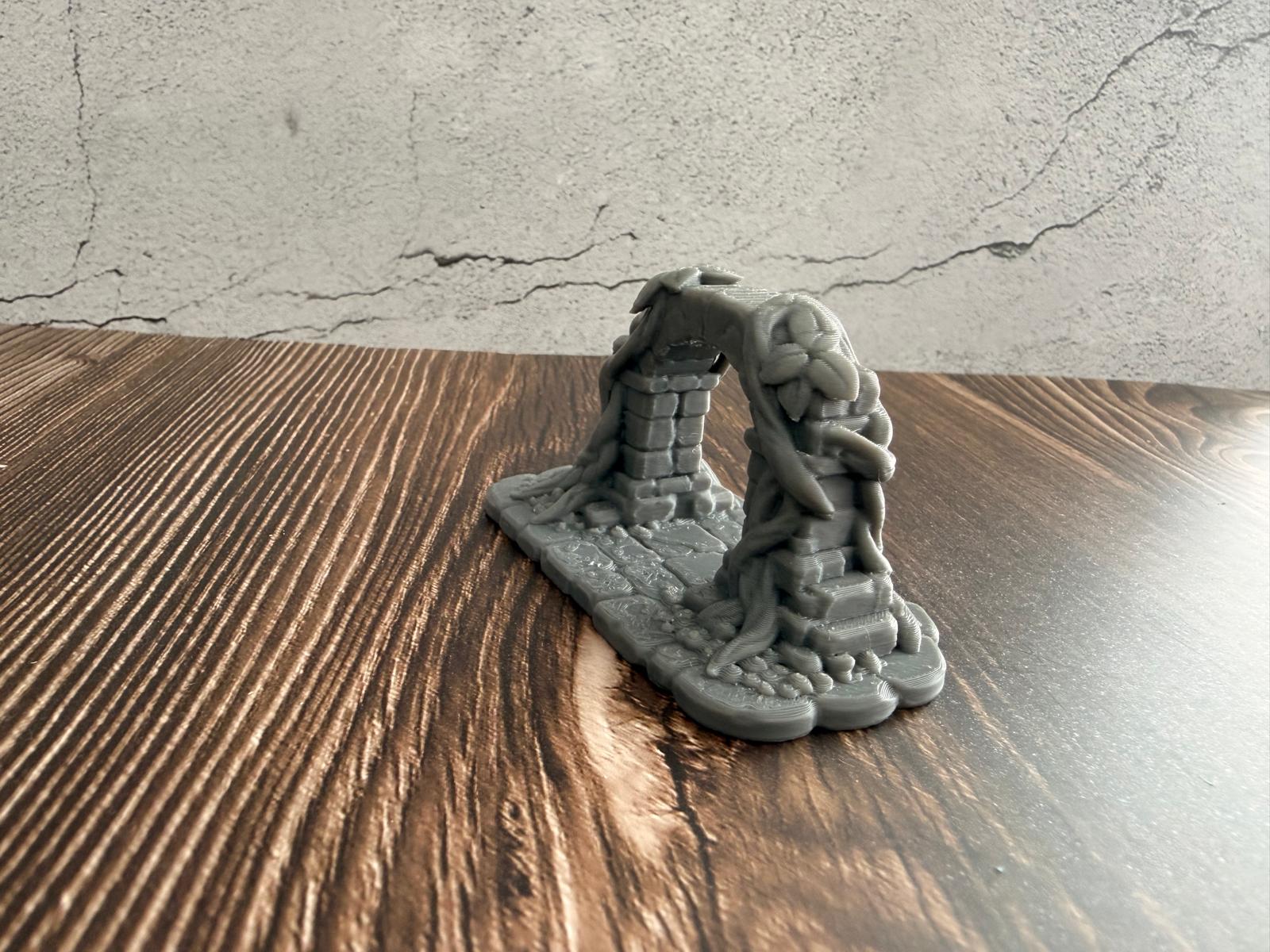 Verwachsener Dschungel-Torbogen