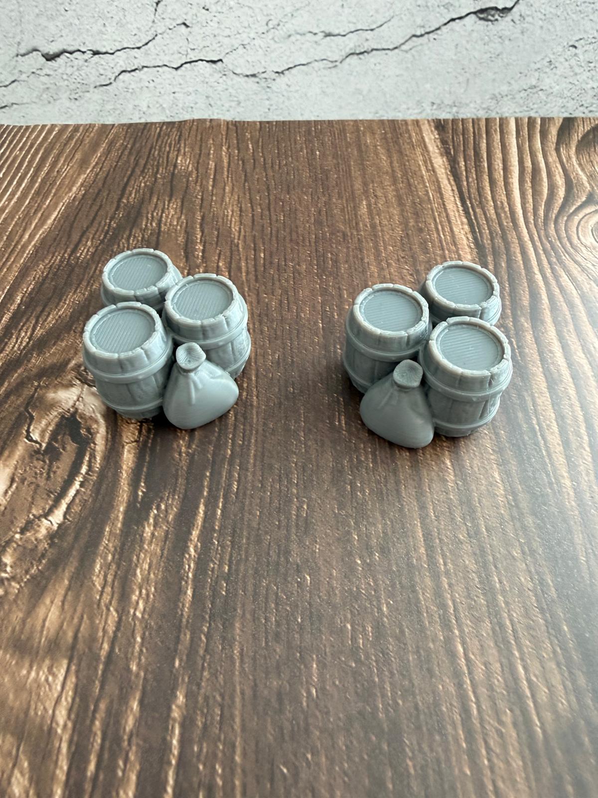 Fässer mit Sack und Kiste